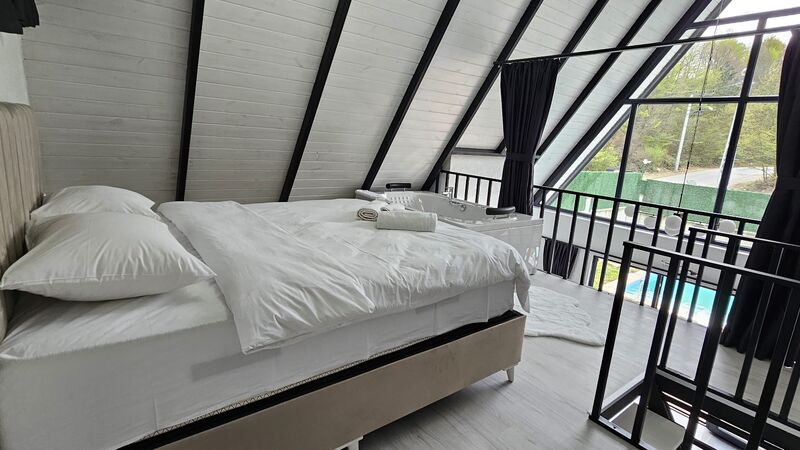 Sakura Bungalov